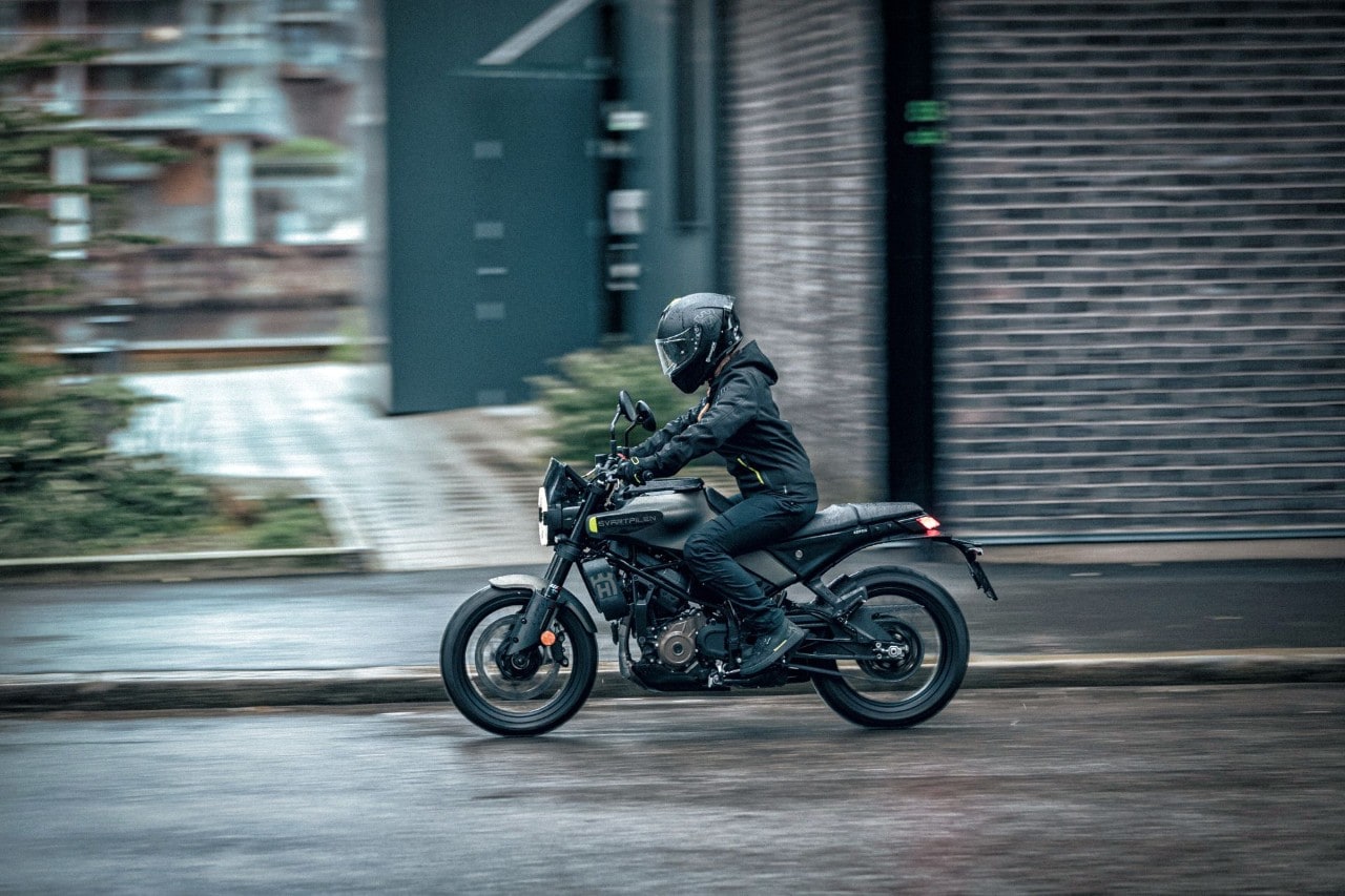 Husqvarna Svartpilen e Vitpilen 401: fuori cambia poco, dentro cambia tutto +VIDEO+